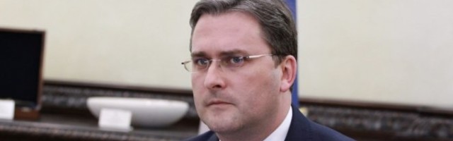 SELAKOVIĆ DONIRAO TRI KOMBI VOZILA SRPSKOM ŠKOLSKOM CENTRU U BUDIMPEŠTI