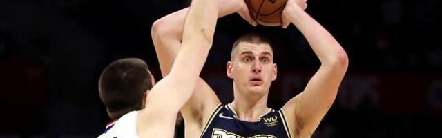 Šta radi Nikola Jokić? (VIDEO)