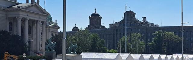 "Neosvojiva tvrđava": Postavljaju BETONSKE BARIJERE oko Ćacilenda (FOTO)