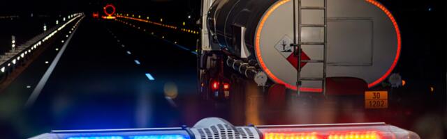 PREVRNUO SE KAMION SA CISTERNOM! Haos na auto-putu kod Novog Sada: Probio zaštitnu ogradu, oštećeno više vozila! (FOTO)