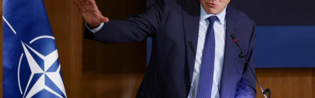 Припадници студентског покрета запалили постер са ликом Гвида Крозета