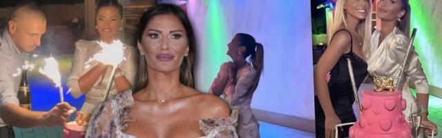 Vrelo, vrelije, Ana Radulović! Miljenica Srba proslavila rođendan - Niko nije mogao da odvoji pogled od lepotice