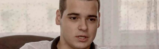 Bogdan je student generacije u Francuskoj, u Srbiji ga hapsili i šamarali na protestima