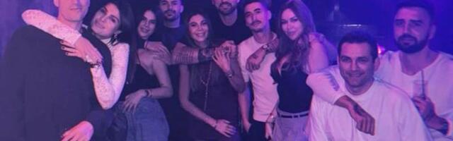 Gori Atina: Srpski sportisti okruženi prelepim devojkama u provodu /FOTO/