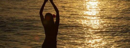 "OD SIROTICE BEZ GAĆA NAPRAVIO SAM DAMU" Starleta bila u vezi sa 40 godina starijim moćnikom, nakon raskida on izneo sav prljav veš, a na njoj sad bogatstvo...