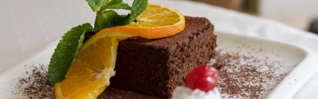 Čoko oranž torta je sve što želite od slatkiša a uz to sprema se vrlo brzo