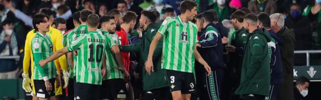 Skandal u Kupu kralja: Igrač Sevilje pogođen šipkom u glavu!