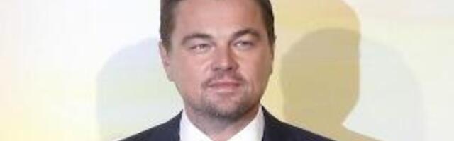 Леонардо Дикаприо  са 25 година млађом, рођеном две године после филма Титаник