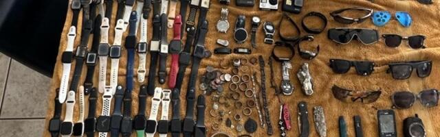 Ronilac na dnu jezera pronašao 200 Apple Watch pametnih satova