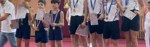 Gimnastičari iz Vlasotinca osvojili prvo mesto i plasman na državno prvenstvo