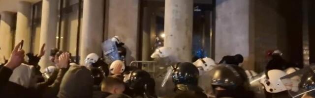 OPOZICIJA DIVLjALA U NOVOM SADU: Pogačar, Bačulov i ostali ekstremisti hteli da zauzmu Skupštinu Novog Sada