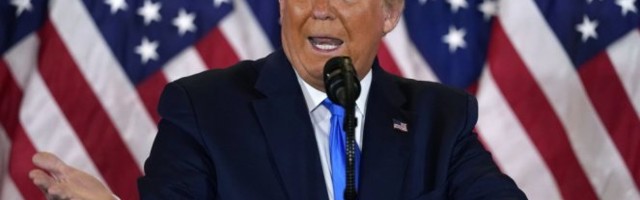 PRVO OBRAĆANJE ISPRED BELE KUĆE! Donald Tramp sprema proslavu, 60 miliona Amerikanaca glasalo za njega!