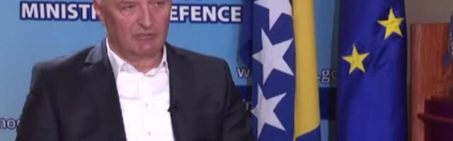 HELEZ NA STOLU PEVAO PESMU USTAŠKOG PEVAČA Mračna istina o ministru odbrane BiH koji optužuje Vučića