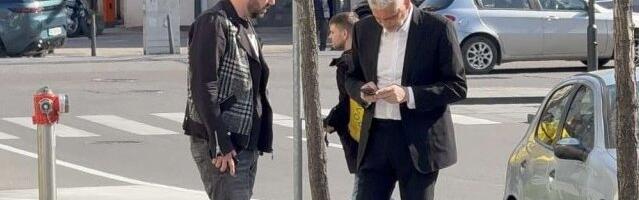 PAPARACO! ČEDA I KOS STIGLI NA BOCKANJE: Političar i njegov cimer zatežu lica, evo u kakvom izdanju smo ih uhvatili! (VIDEO)