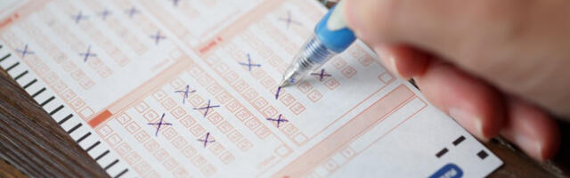 PAR ZAJEDNIČKI OSVOJIO NA LUTRIJI POLA MILIONA EVRA: Devojka momentalno ukrala tiket i pobegla momku, a onda se dogodio BRUTALNI PREOKRET