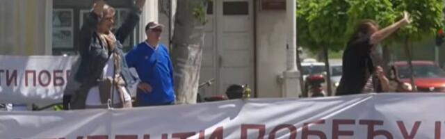 VIDEO U Zrenjaninu danima skupovi "Studenti pobeđuju" i "Srbija pobeđuje": Sociolog o političkom rijalitiju