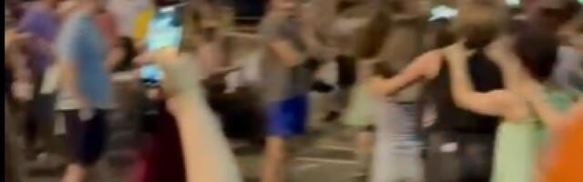 Bajagin vozić, horsko "pevanje" profesora i improvizovani "rejv": Blokaderski skupovi sve bizarniji, ovo morate da pogledate (VIDEO)
