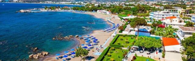 PANIKA NA PLAŽAMA U GRČKOJ! Evo šta je ZAPRAVO izujedalo Beograđane na letovanju: Supruzi je krenula krv!