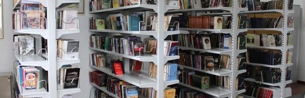 KNJIGOM PROTIV KORONE