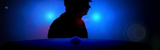 HUMANI POLICAJAC! Porodici uhvaćenoj u krađi kupio hranu umesto da ih hapsi