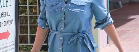 Ponovo u fokusu prolećne sezone: Ovako poznati nose teksas haljinu