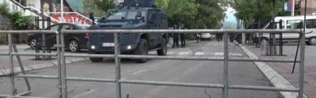 GRAĐANI SE OKUPLJAJU NA SEVERU KiM - Dvojica privedenih Srba pušteni, dvojici određeno zadržavanje