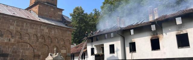 Lokalizovan požar u konaku manastira Vraćevšnica, sačuvane dragocenosti