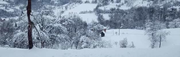 NEZAMISLIVA TRAGEDIJA U SELU TEOČAK! CELA PORODICA NAĐENA MRTVA: Troje stradalih, MEĐU NJIMA I DETE! Tela zatekao lokalni hodža, a sumnja se da je ovo uzrok