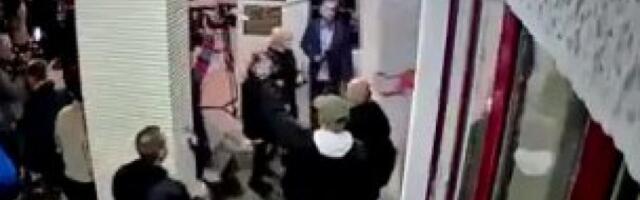 NASILjE OPOZICIJE U ČAČKU: Upali u zgradu Opštine - jezive scene (VIDEO)