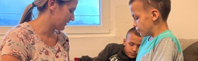 Samohrana majka brine o sinu sa retkim sindromom: Potrebna im je naša pomoć kako bi zimu dočekali bez straha