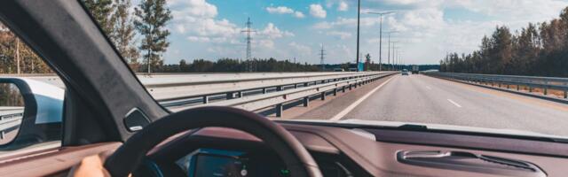 Jurio noću auto-putem u pogrešnom smeru, svi mu trubili, zakucao se u naplatnu rampu: Horor snimak iz Hrvatske