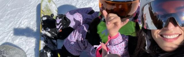 JELISAVETA ORAŠANIN NA SNOUBORDU NA KOPAONIKU! Glumica uživa sa decom na snegu, ali jednog detalja nema na fotografijama