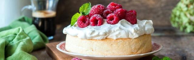 Torta "Lenja žena" sa euro kremom: Bez kora i pečenja, gotova za 10 minuta, a ukus čista desetka