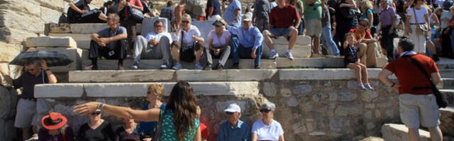 Атина уводи ограничења туризма