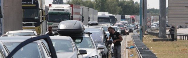 USKORO KLOMETARSKI REDOVI NA HORGOŠU: Od ponoći slabije mere na granici sa Mađarskom!
