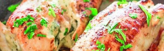 OVO JELO MOGU SPREMATI I POČETNICI! Za najukusnija pileća prsa potrebna su vam samo 3 SASTOJKA PORED MESA!