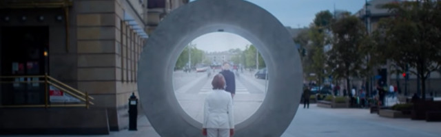 „Звездана капија“: Џиновски портал повезују људе с краја на крај света - уживо /видео/