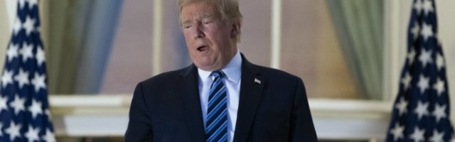 DA SAM SLUŠAO NAUČNIKE, SADA BISMO BILI U VELIKOJ EKONOMSKOJ KRIZI! Tramp se obratio Amerikancima, pa udario na Bajdena! (VIDEO)