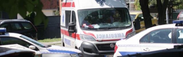 VOZAČU AUTOMOBILA POZLILO, DIREKTNO UDARIO U AUTOBUS! Teška saobraćajna nesreća u centru Novog Sada: Na licu mesta policija i Hitna pomoć! (FOTO)