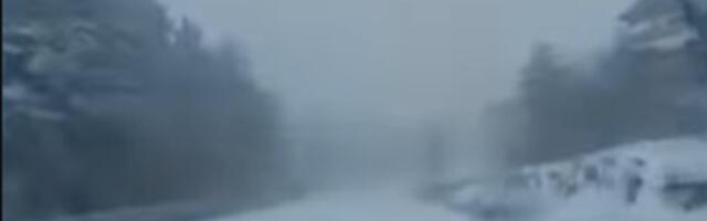 Palo 10 centimetara snega: HAOS na putevima kod Čačka (VIDEO)