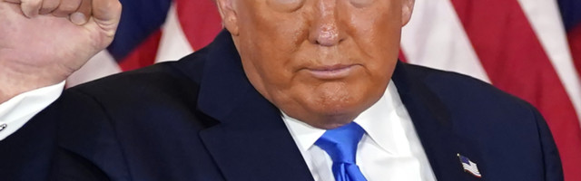 Tramp se prvi put pojavio u javnosti, ali svi su gledali samo u ovo! Amerikanci u neverici šta mu se desilo (FOTO)