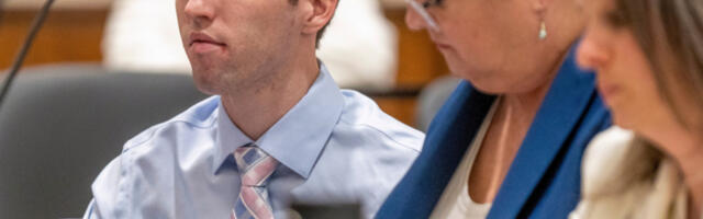 UBICA ČARLIJA KIRKA DOVEDEN SA LANCIMA NA NOGAMA U SUDNICU! Tajler Robinson prvi put pred sudom nakon likvidacije! (FOTO)