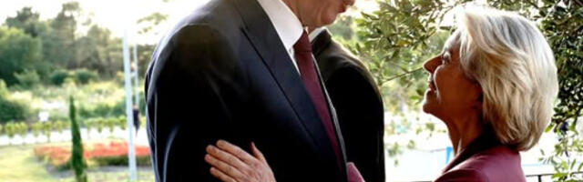 Vučić na svečanoj večeri u Tivtu: “U manje formalnoj atmosferi razgovaram sa brojnim zvaničnicima” (FOTO)