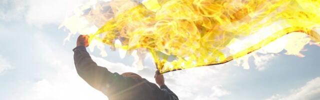 HOROR U NJUJORKU! Muškarac se zapalio ispred sedišta Ujedinjenih nacija, JEZIV čin protesta ŠOKIRAO SVET! (UZNEMIRUJUĆI VIDEO)