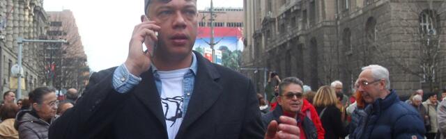 Dobre dnevnice na protestima: Koliko je Đurić zaradio kad se bahati u luksuznim hotelima i vozi automobil od 120.000 evra?! (FOTO)