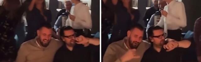 Duško Šarić i Cvija zagrljeni pevali čuvenu pesmu: Nina u teget haljini, slavlje za pamćenje u domu Vjetrovića