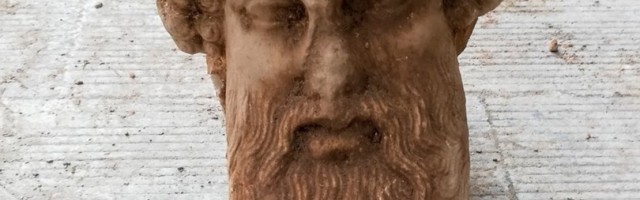 Mermerna glava boga Hermesa pronađena ispod prometne ulice (VIDEO)