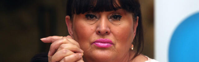 PAO ŽENSKI TANDEM: Pokrale Nadu Macuru u gradskom prevozu, iscedile joj pare sa kartice – policija ih UHAPSILA!