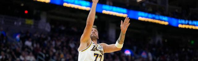 Dončić i Džejms dominirali, Lejkersi deklasirali Voriorse! /VIDEO/