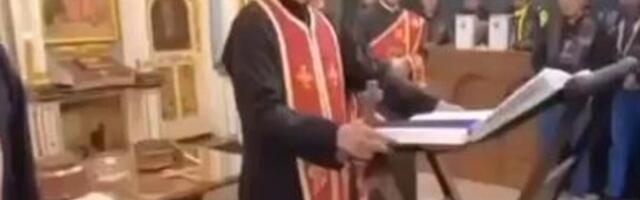 SVEŠTENIK IZ OBRENOVCA UČI VERNIKE U CRKVI KAKO DA BIJU? Sa oltara im besedio: "Ako nekoga treba da izudaramo..."